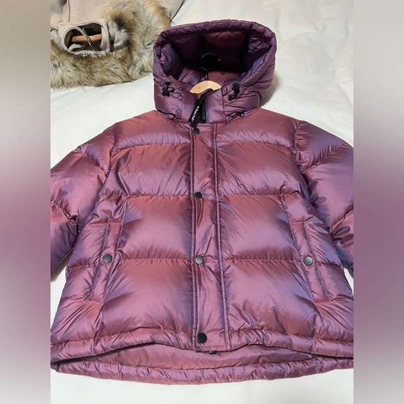 Aritzia Super Puff Shorty - Picture 2 of 15